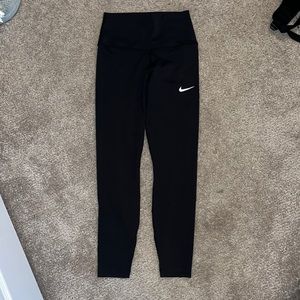 Black Nike leggings